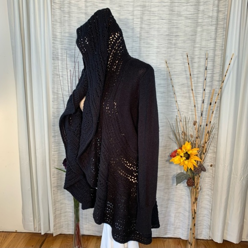 Cache black knit and crocheted cardigan with shawl. - Picture 14 of 16
